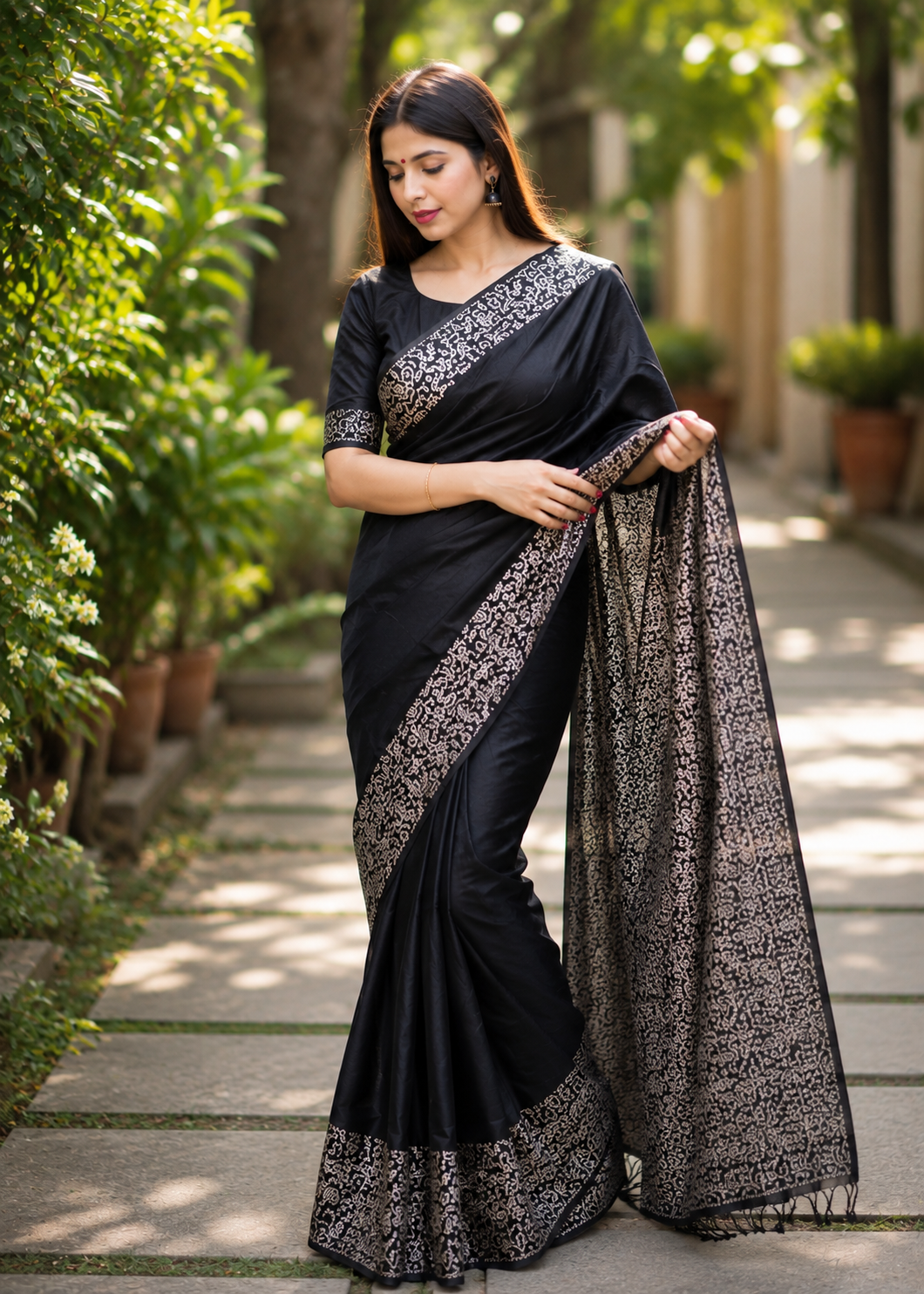 Women's Soft Lichi Silk Printed Saree With Unstitched Blouse 5.5Mtr (Black)